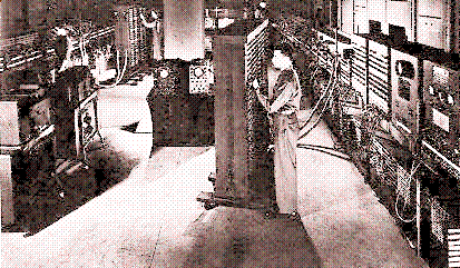 l'ENIAC, 30 tonnes, 72 mètres carrés, 18,000 tubes... 